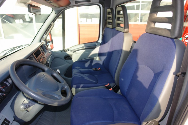 Iveco Daily 65C18 Benne avec box á outils Grue Maxilift 130D