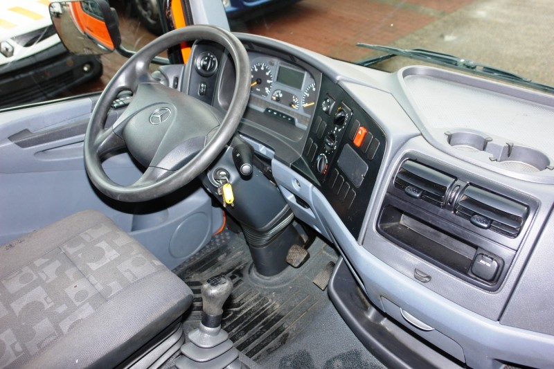 Mercedes-Benz Atego 1218 Cassone furgone Sponda idraulica  1500kg