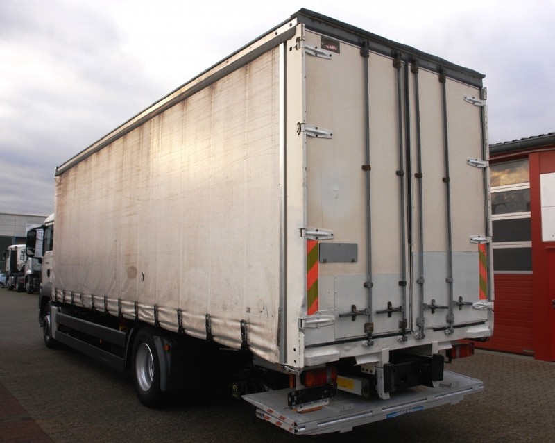 MAN TGS 18.320 Camion cu prelata Lift hidraulic Cutia de viteze manuală Climatizor