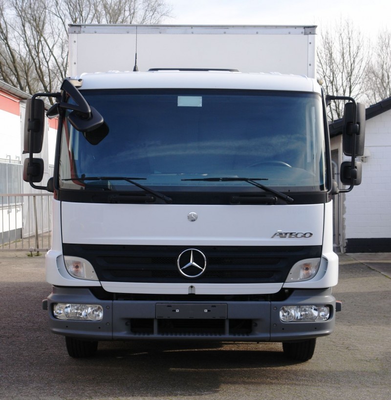 Mercedes-Benz - Atego 1018 dobozos teherautó 5,30m Oldalsó ajtó Emelőhátfa 1500kg EURO5