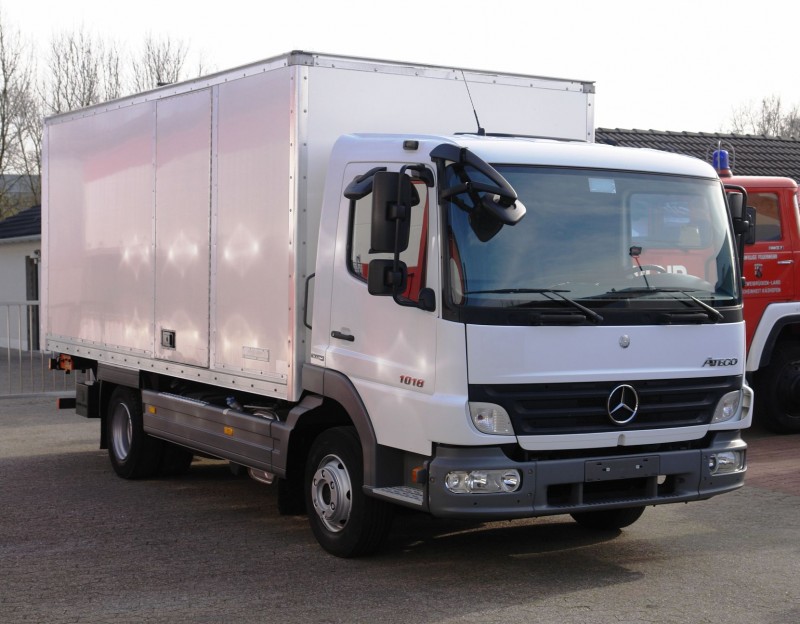 Mercedes-Benz Atego 1018 kamion furgon 5,30m Bočna vrata Hidraulična rampa 1500kg EURO5