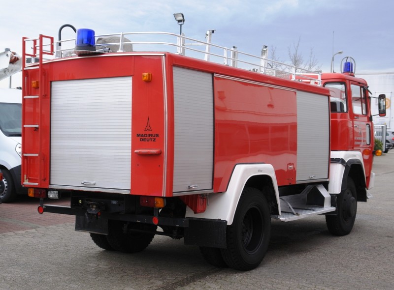 Magirus Deutz FM 130D 4x4 camion citerne pour pompiers 2750l  tres bon état