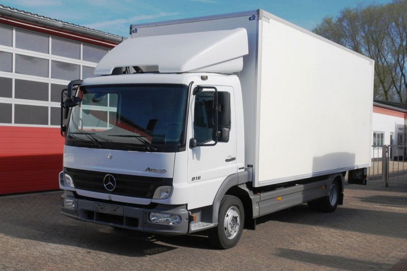 Mercedes-Benz - Atego 816 dobozos teherautó 6,0m Automata sebességváltó Emelőhátfa  