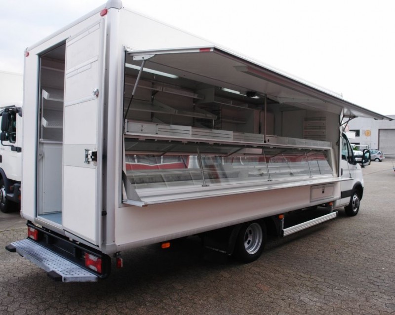 Iveco - Daily 50C15 pojazd gastronomiczny food truck witryna 5m chłodnia nowy TÜV!