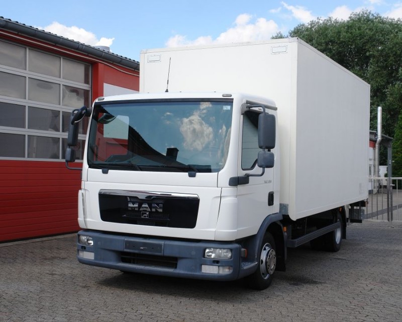 MAN - TGL 7.150 box 5,0 meters automatic gearbox liftgate EURO 5 only 49tkm! TÜV new!