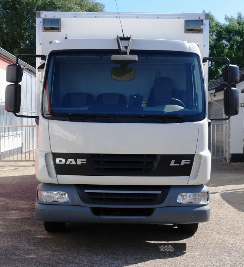 DAF LF 45.210 Camion furgone Sponda idraulica Condizionatore Telecamera di retromarcia EURO5