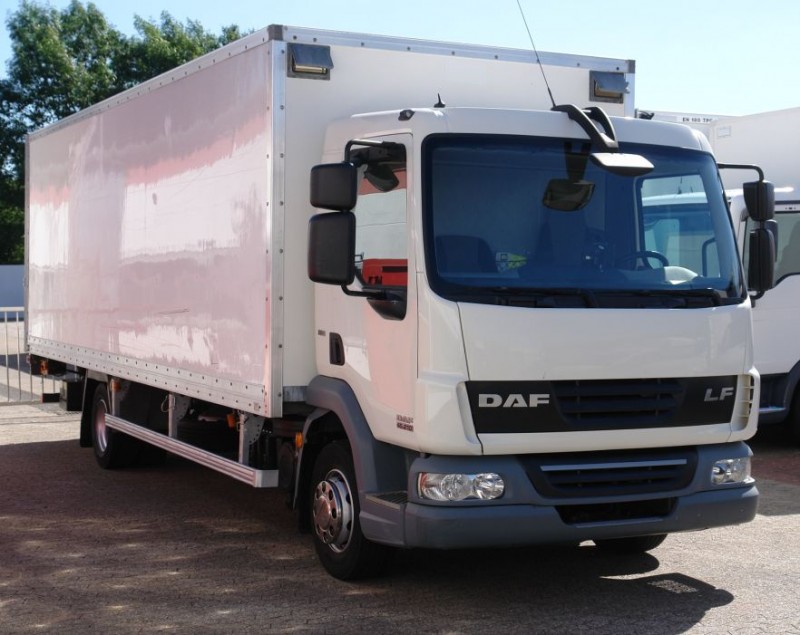 DAF LF 45.210 kamion furgon Hidraulična rampa Klima uređaj Unazad kamera EURO5