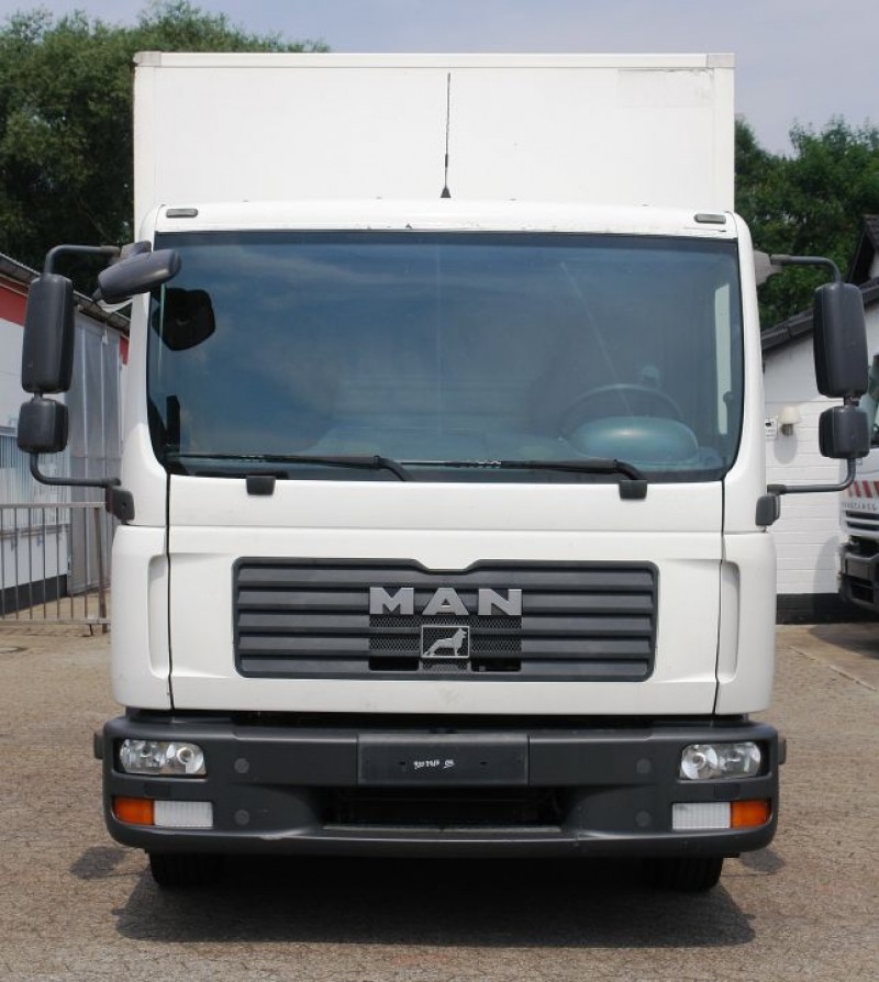 MAN TGL 12.180 Ciężarówka furgon 7,40m Klimatyzacja Manualna skrzynia biegów Winda załadowcza