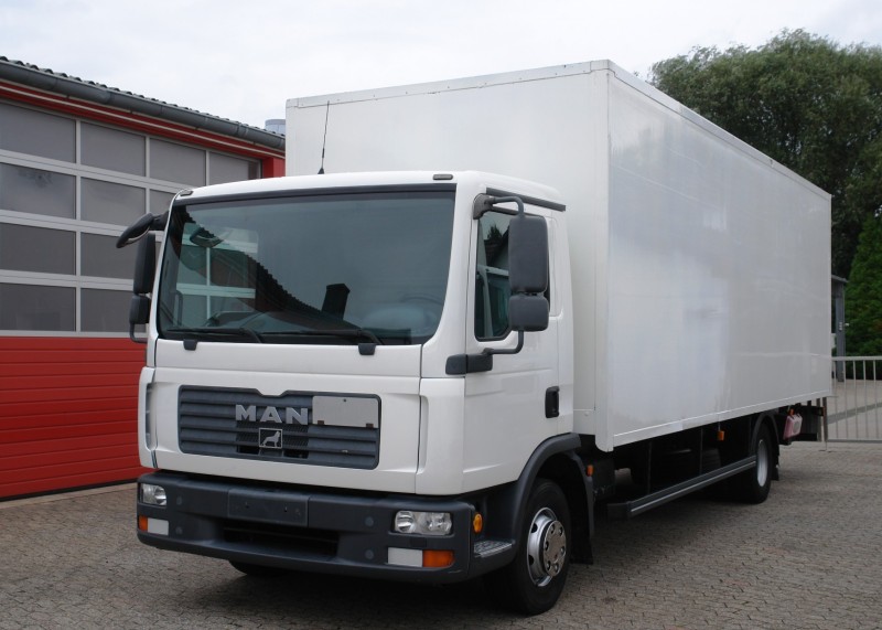 MAN - TGL 12.210 kamion furgon 7,40m klima uređaj Hidraulična rampa
