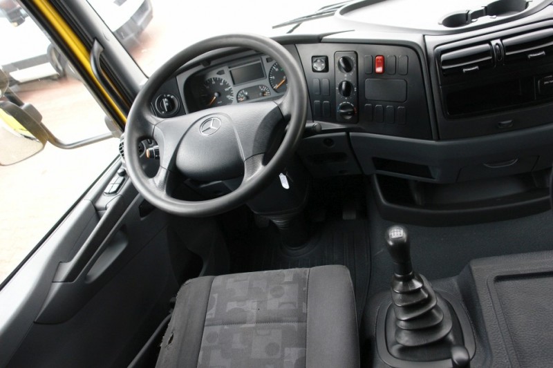Mercedes-Benz  Atego 1218 Case 7.80m Hayon 1500kg Spoiler de toit Transmission manuelle nouveau controle mechanique!