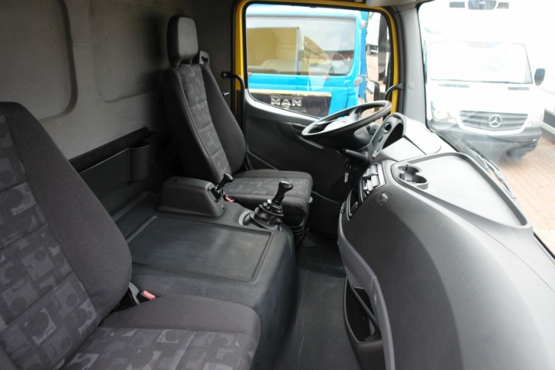Mercedes-Benz Atego 1218 Ciężarówka furgon 7,80m, Winda załadowcza 1500kg, Spoiler dachowy, Manualna skrzynia biegów