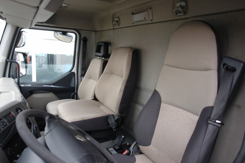 Renault Premium 280DXi camión frigorífico, Carrier Supra 950 caja de cambios manual, Trampilla elevadora 1,5t, persiana eléctrica