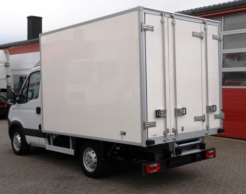 Iveco Daily 35S13 autoutilitara frigorifica, Carrier Xarios 200, Climatizor, Capacitatea de încărcare 1030 kg, EURO5