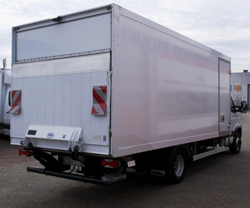 Iveco Daily 65C15 hűtős furgon, 2 hőmérsékleti zóna, Emelőhátfal, légrugózás