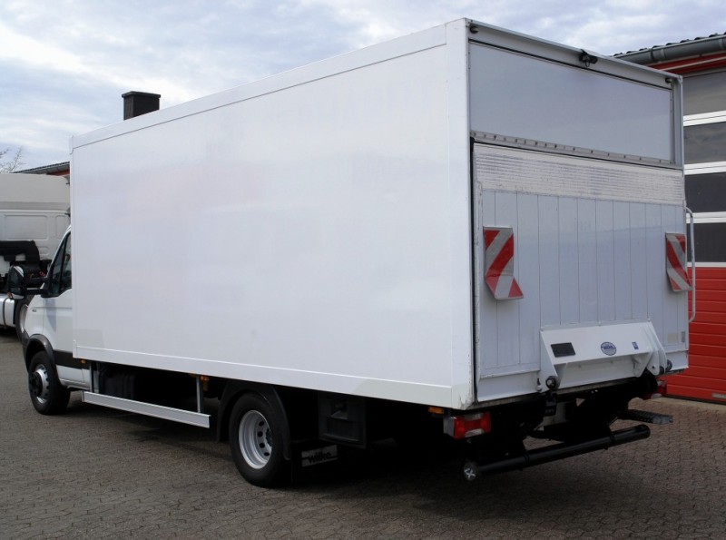 Iveco Daily 65C15 hűtős furgon, 2 hőmérsékleti zóna, Emelőhátfal, légrugózás