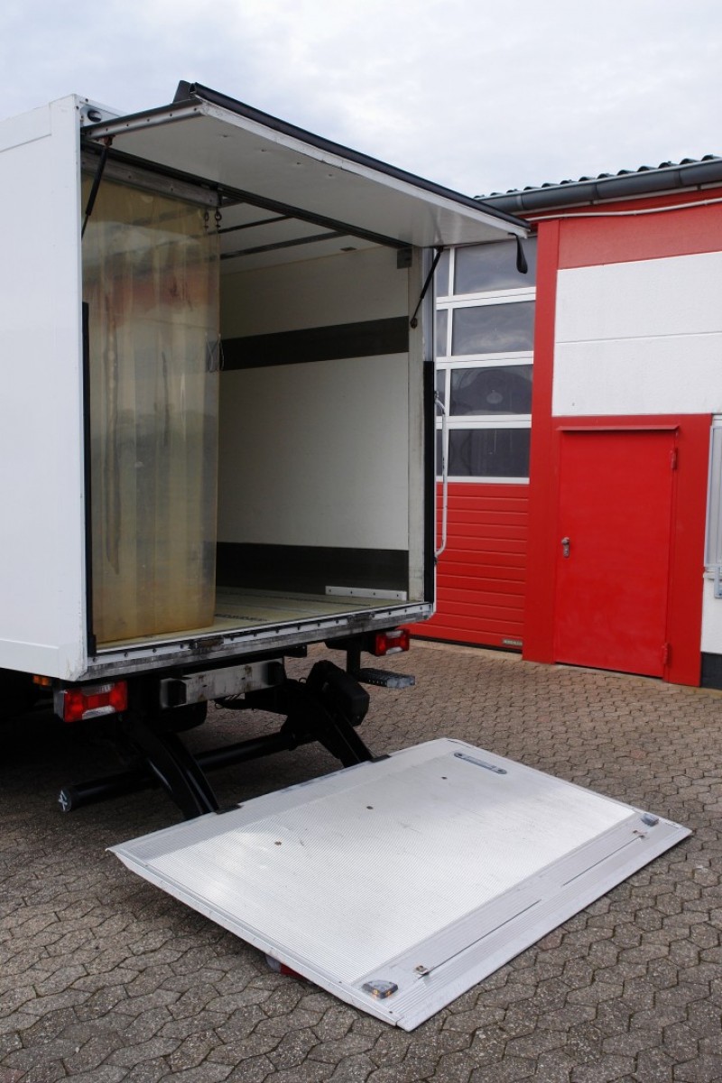 Iveco Daily 65C15 furgone frigo, 2 zone di temperatura, Sponda idraulica, sospensioni pneumatiche