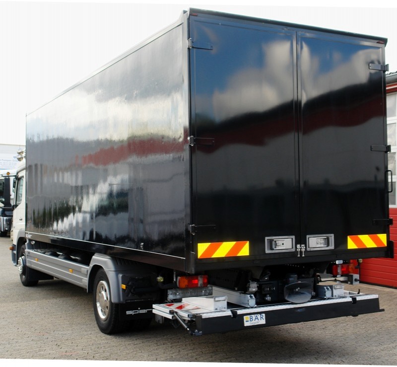 Mercedes-Benz Atego 1324 L kamion furgon 7,10m Klima uređaj Puni zračni ovjes Hidraulična rampa 1500kg