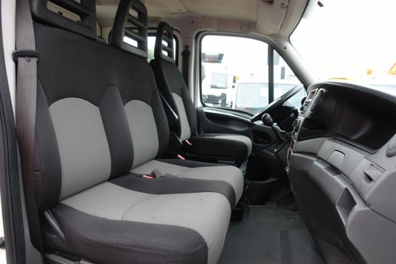 Iveco Daily 35C13 billenős teherautó, Dupla kabin, 7 hely