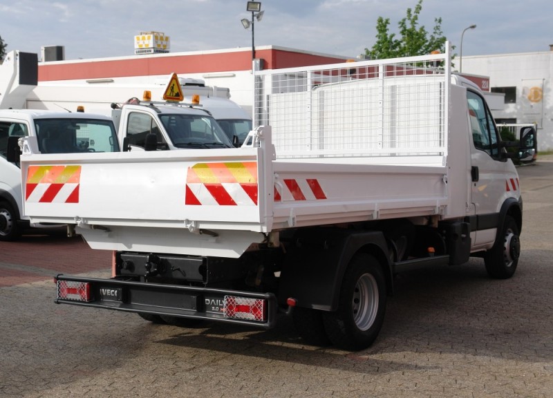 Iveco Daily 70C18 billenős teherautó, Légkondicionáló, Vonóhorog
