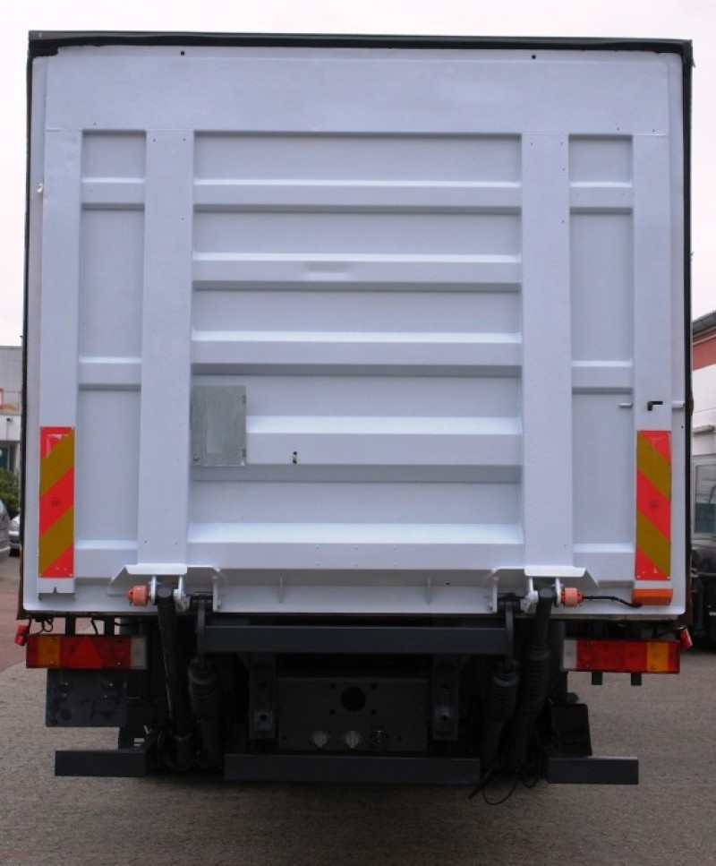 DAF CF 75.310 kamion furgon 8,80m ručni mjenjač Hidraulična rampa 2000kg 