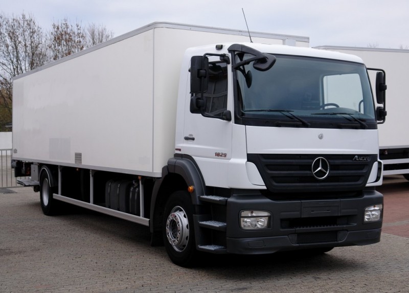 Mercedes-Benz شاحنة تبريد وتجميد مرسيدس Axor 1829NL طول 8,70م! منصة شحن خلفية 2000كغ! 