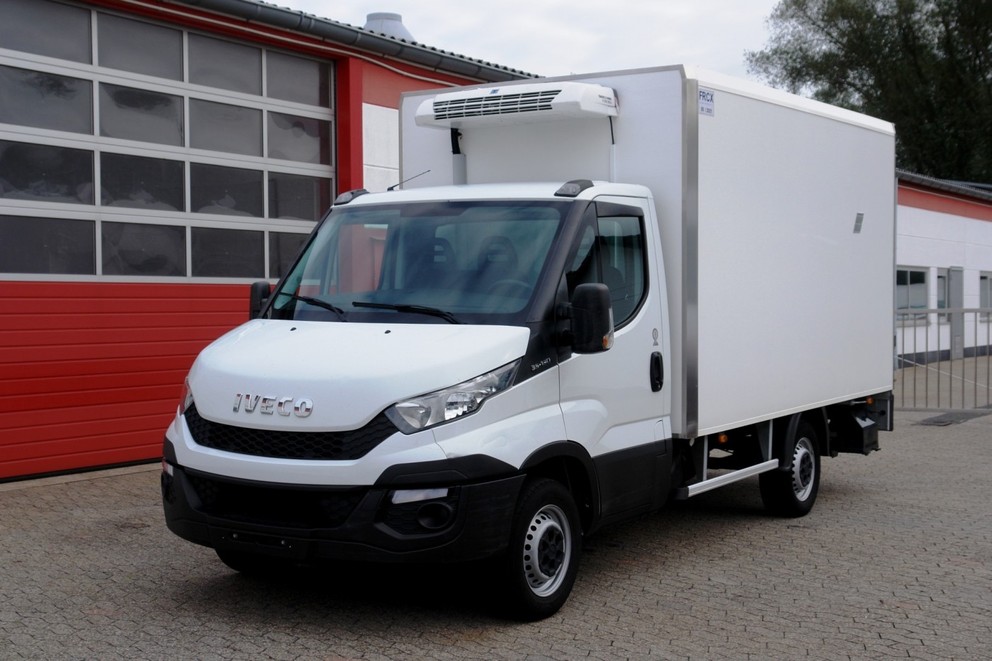 Iveco - Daily 35S13 hűtős furgon 3,65m Thermoking V300MAX Emelőhátfal EURO5