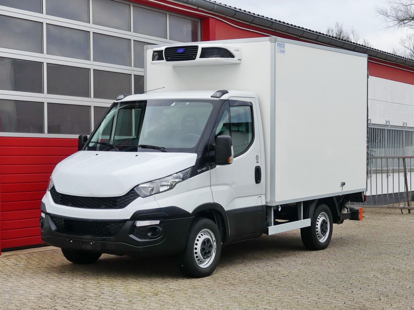 Iveco - Daily 35S13 Samochód dostawczy chłodnia Carrier Pulsor 350 S Winda załadowcza
