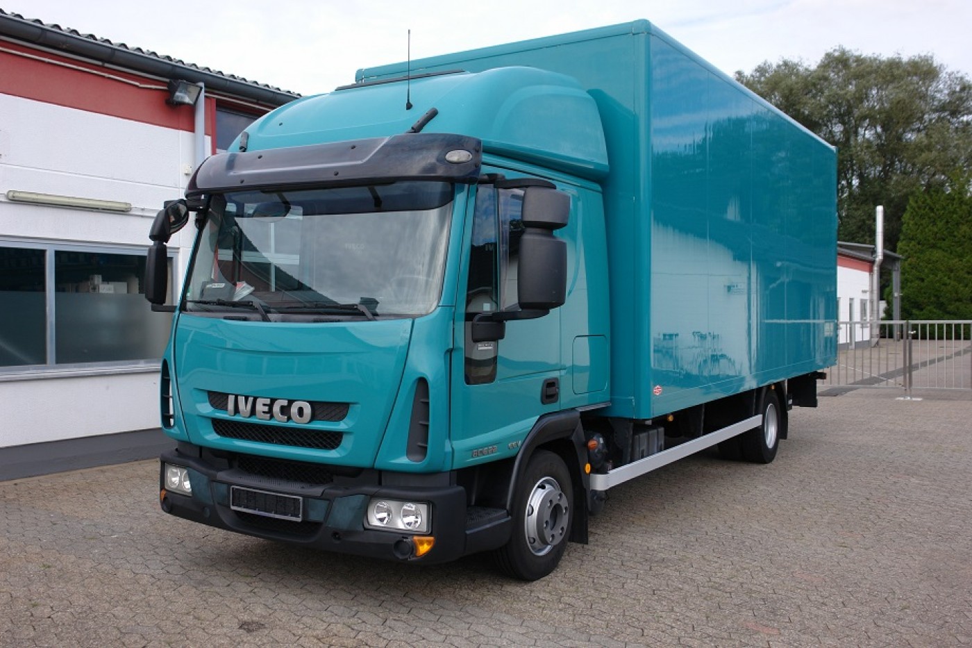 Iveco ML80E22 двухместная кабина, спальная кабина чемодан с пневмоподвеской гидроборт 1000 кг кондиционер дополнительный обогрев! EURO 5!