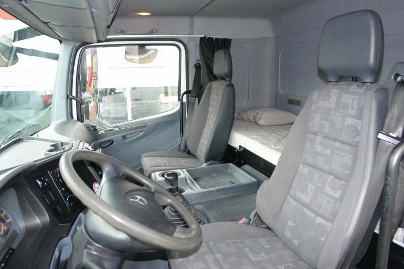 Mercedes-Benz Axor 1829 kamion hladnjača Carrier 850 Otvaram lift Kuke za meso Webasto  