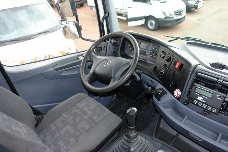 Mercedes-Benz Axor 1829 kamion hladnjača Carrier 850 Otvaram lift Kuke za meso Webasto  