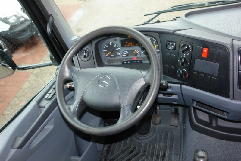 Mercedes-Benz Atego 1218 camion furgon 6,45m Lift hidraulic 1,5t Ușă laterală