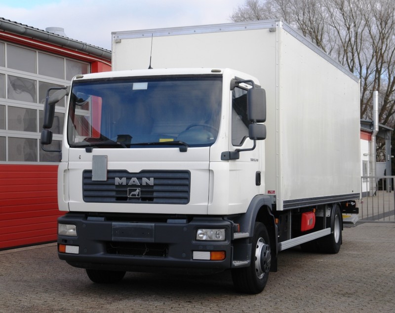 MAN TGM 15.240 camion furgon 6,50m Aer condiționat Lift hidraulic 1500kg