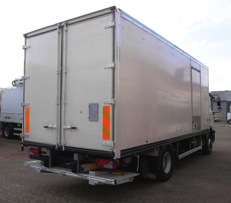 MAN TGM 15.240 camion furgon 6,50m Aer condiționat Lift hidraulic 1500kg