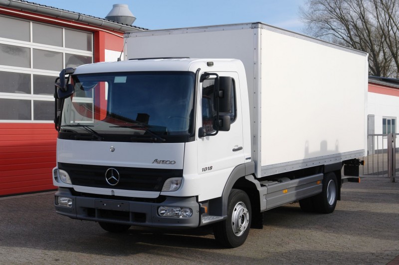 Mercedes-Benz Atego 1018 camion furgon 5,30m Ușă laterală Lift hidraulic 1500kg EURO5