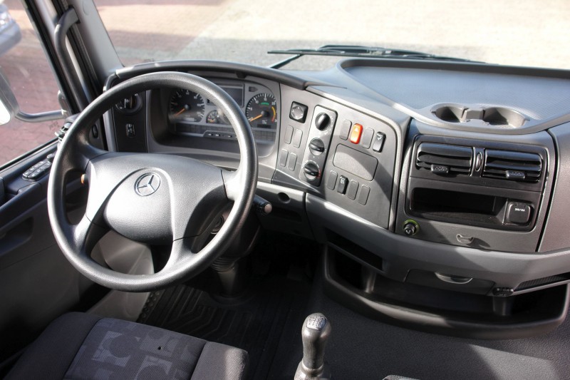 Mercedes-Benz Atego 1018 camion furgone 5,30m Porta laterale Sponda idraulica 1500kg EURO5