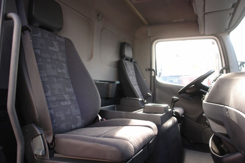 Mercedes-Benz Atego 1018 ciężarówka furgon 5,30m Drzwi boczne Winda załadowcza 1500kg EURO5