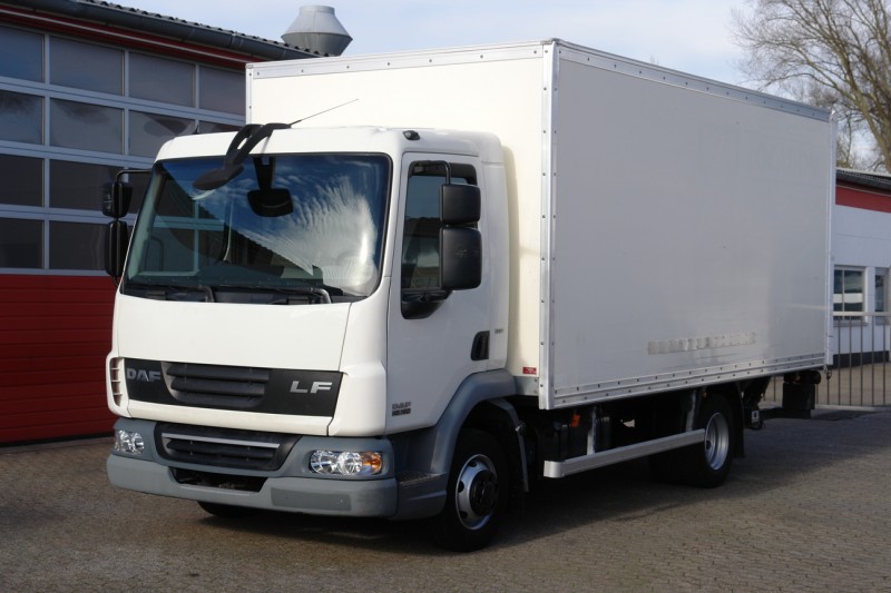 DAF LF 45.160 camion furgon 5,30m Ușă laterală Lift hidraulic 1500kg EURO5