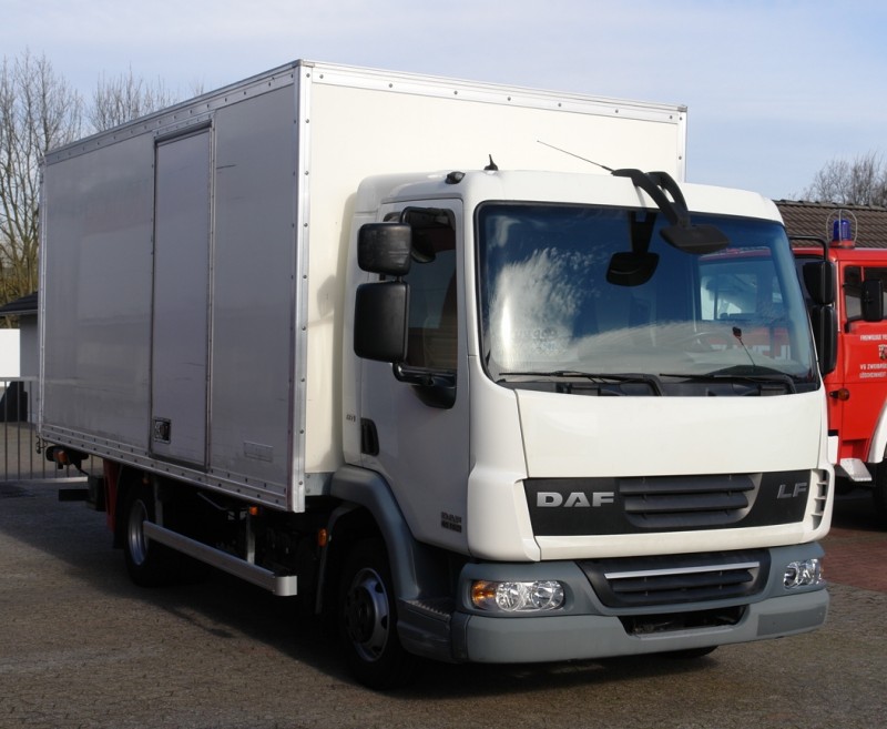 DAF LF 45.160 ciężarówka furgon 5,30m Drzwi boczne Winda załadowcza 1500kg EURO5