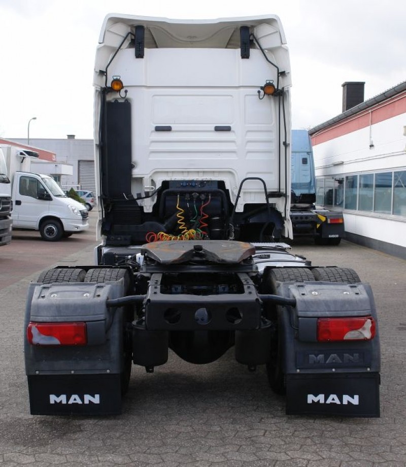 MAN TGX 18.400 XL Camion tractor Intarder Aire acondicionado Caja de cambios manual Depósito de combustible 780l 
