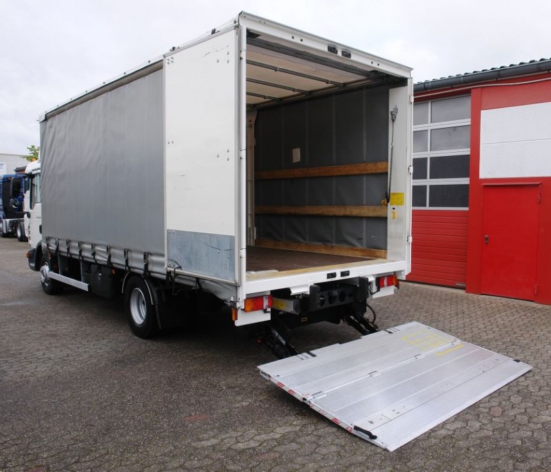 MAN TGL 12.220 Camion cu prelata Edscha Climatizor Lift hidraulic EURO5