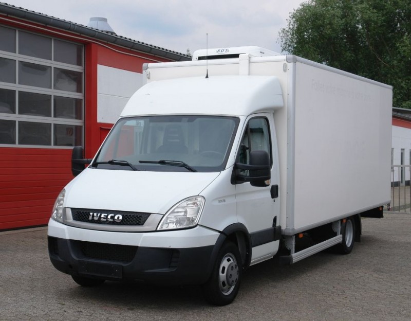 Iveco Daily 50C15 refrigerado vehículo de venta de vehículos contador refrigerado 5 metros TÜV nuevo!