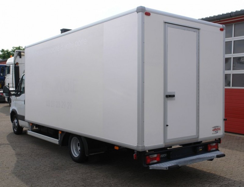 Iveco Daily 50C15 hűtött számláló jármű értékesítési jármű hűtős számláló 5 méter TÜV új!