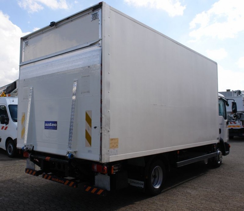 MAN TGL 7.150 Kamion furgon 5,0m Automatski mjenjač Hidraulična rampa EURO 5 Samo 49619km!