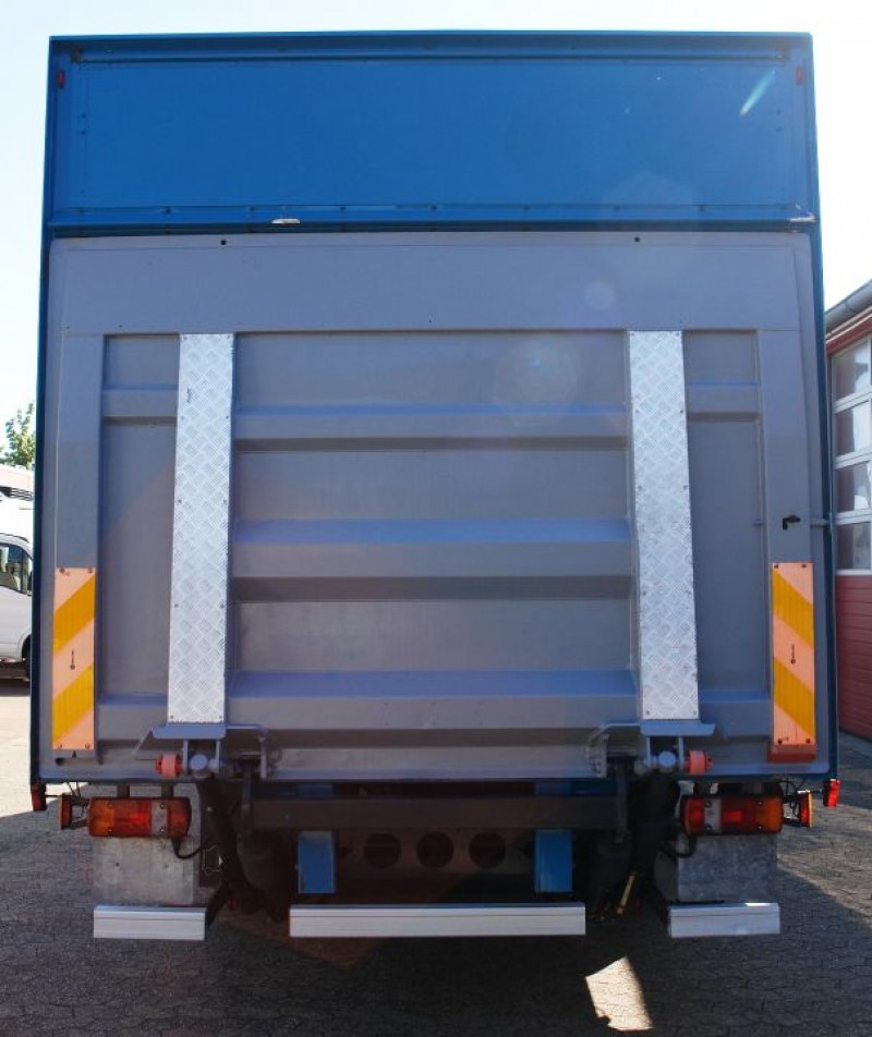 MAN TGL 10.180 Ciężarówka furgon 6,40m Automatyczna skrzynia biegów Klimatyzacja Winda załadowcza