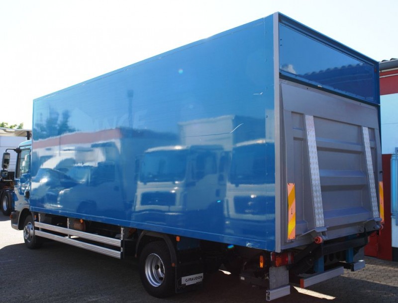 MAN TGL 10.180 Camion furgon 6,40m Full-automatic Climatizor Lift hidraulic