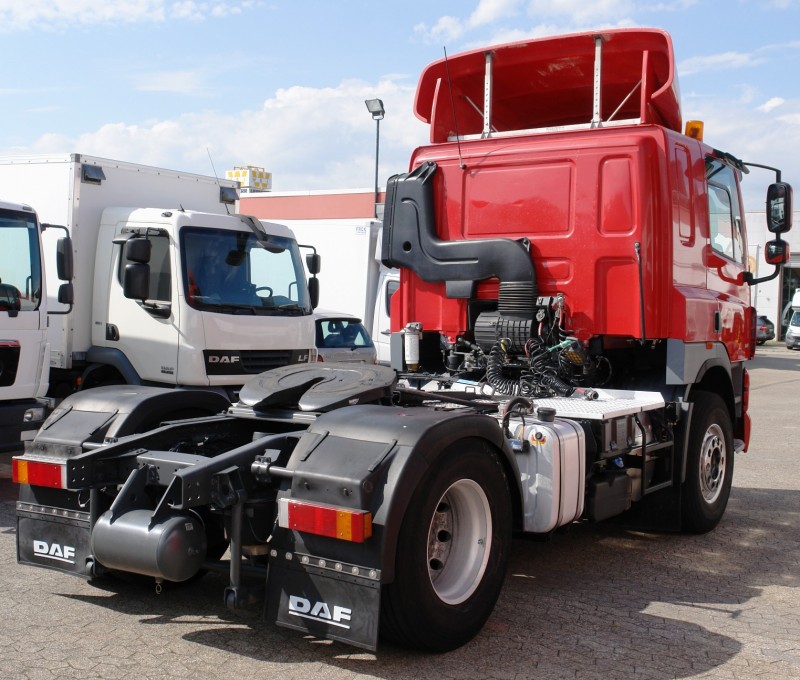 DAF CF 85.460 Camion tractor Hidráulica de inflexión Aire acondicionado Caja de cambios automática EURO 5
