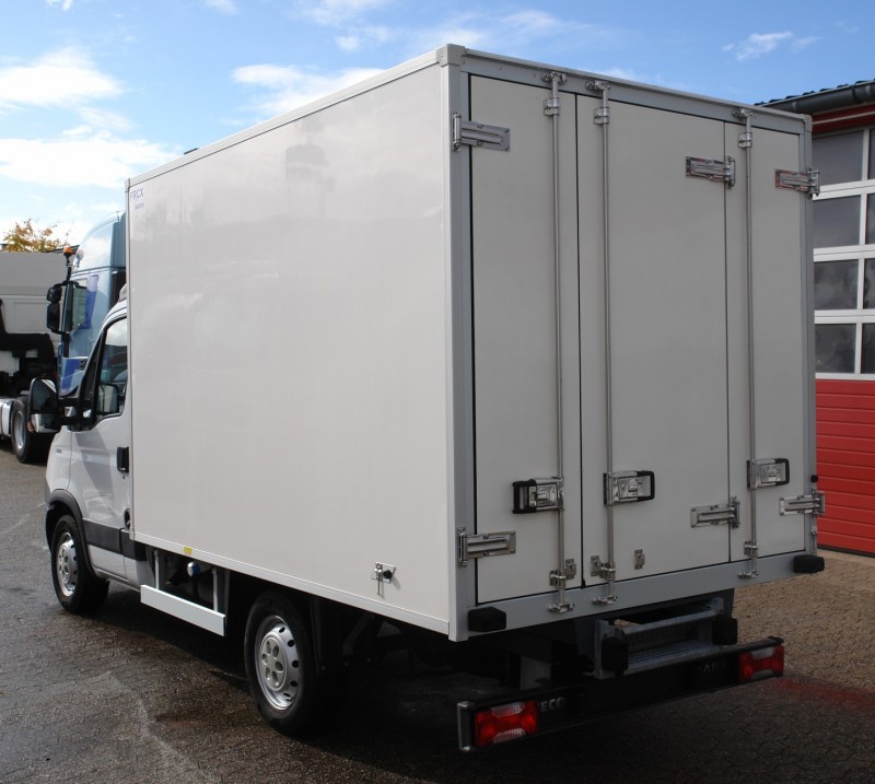 Iveco Daily 35S13 fridge box Carrier Xarios 200 1030kg payload EURO5 new TÜV!