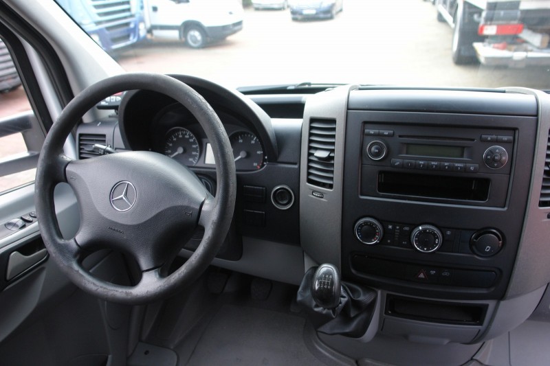 Mercedes-Benz Sprinter 313 furgoneta frigorifica, Carrier Xarios 300 aire acondicionado, spoiler de techo, Capacidad de carga 920kg, EURO5