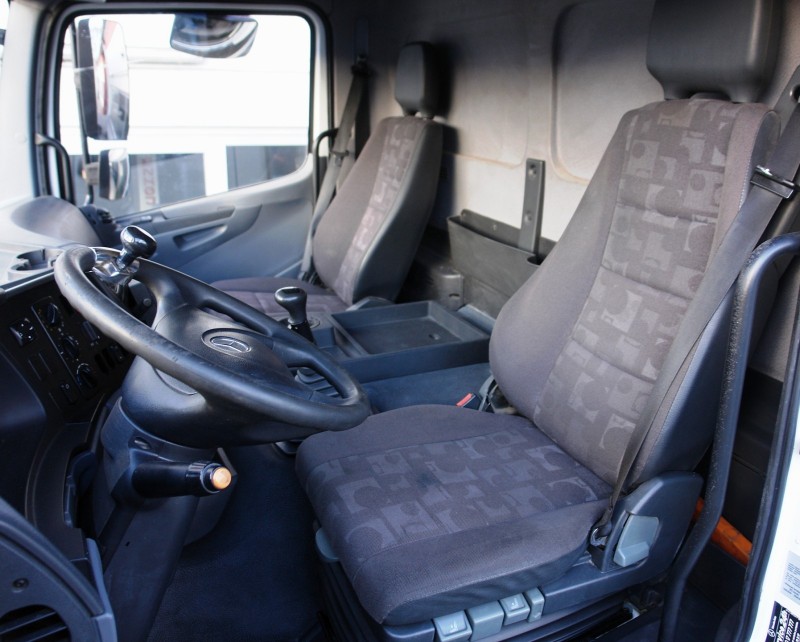 Mercedes-Benz Axor 1829L camion frigo, Carrier Supra 850, cambio manuale Sponda idraulica 2000kg