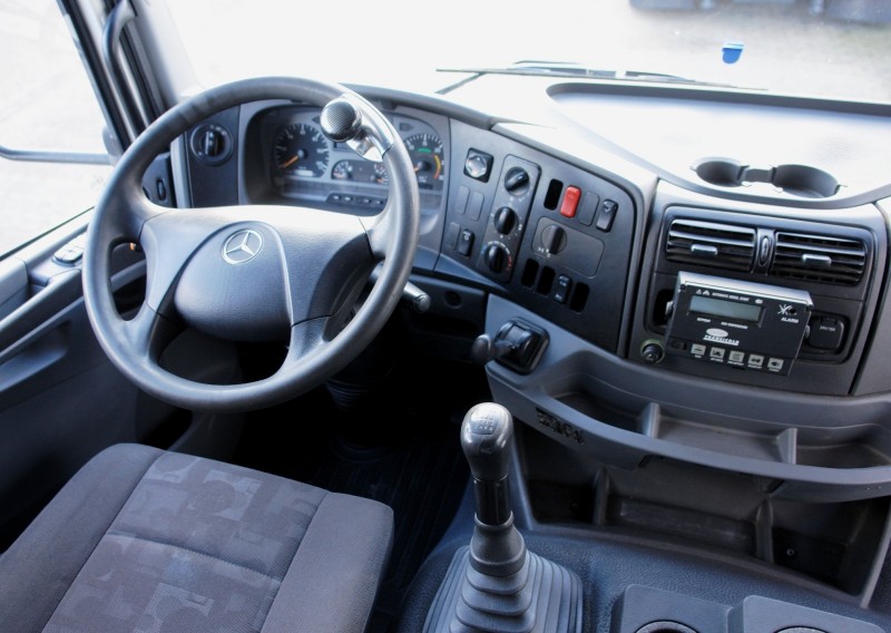 Mercedes-Benz Axor 1829L camión frigorífico, Carrier Supra 850, caja de cambios manual, Trampilla elevadora 2000kg
